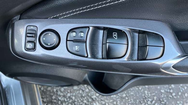 Nissan Juke 1.0 DiG-T 114 N-Connecta 5dr Petrol Hatchback